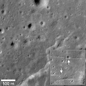 Грабены на снимке LRO (space.com) Грабены на снимке LRO (space.com)