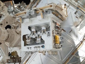 Модуль заправки и робот слева (nasa.gov) Модуль заправки и робот слева (nasa.gov)