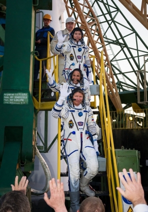 Прощание 31-го экипажа с Землей (space.com) Прощание 31-го экипажа с Землей (space.com)