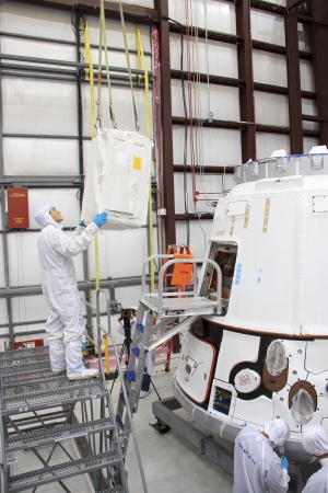 Погрузка запасов (nasa.gov) Погрузка запасов (nasa.gov)