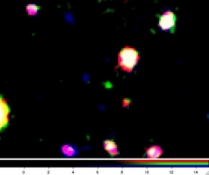 Галактика LAEJ095950.99+021219.1 - зеленое пятно в центре (asu.edu) Галактика LAEJ095950.99+021219.1 - зеленое пятно в центре (asu.edu)