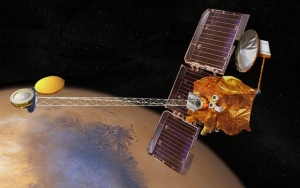 Примерно так выглядит зонд на орбите около планеты (space.com) Примерно так выглядит зонд на орбите около планеты (space.com)
