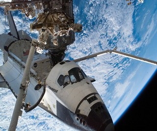 «Индевор» у МКС (Фото — nasa.gov) «Индевор» у МКС (Фото — nasa.gov)