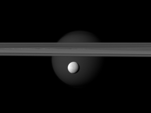 Энцелад на фоне Сатурна (nasa.gov)