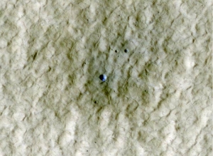 Молодой кратер в средних широтах со льдом внутри (space.com)