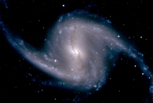 Снимок галактик NGC 1365 при помощи камеры (space.com) Снимок галактик NGC 1365 при помощи камеры (space.com)