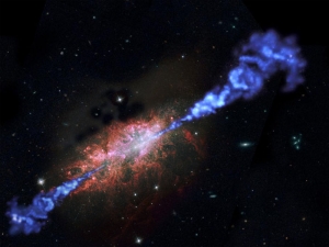 Рисунок далекой галактики с активной черной дырой (space.com) Рисунок далекой галактики с активной черной дырой (space.com)