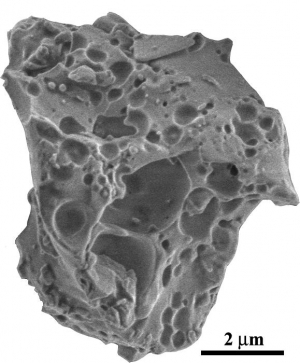 Изображение лунного стекла под микроскопом (sciencedaily.com)