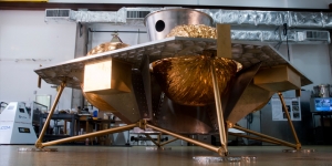 Спускаемый аппарат, в котором будут путешествовать луноходы (astrobotic.net)