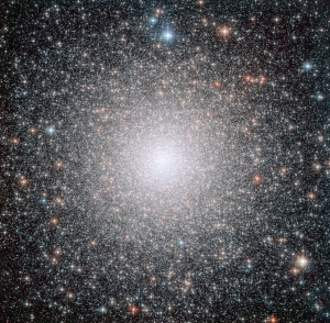 Центр скопления на снимке Хаббла (eso.org) Центр скопления на снимке Хаббла (eso.org)