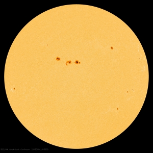 В центре - регион 11654 (nasa.gov) В центре - регион 11654 (nasa.gov)