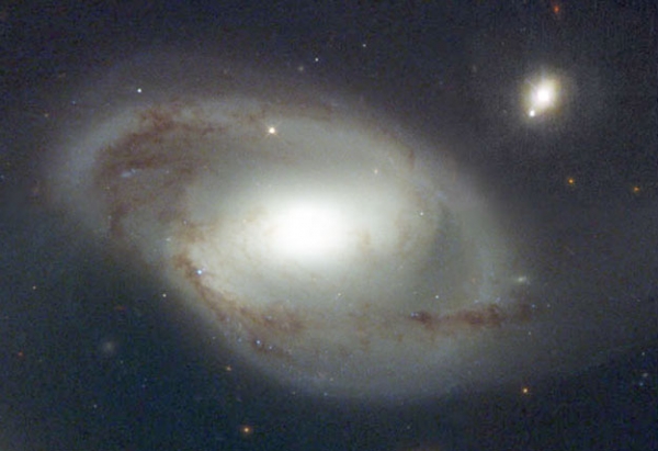 Квазар галактики NGC 4319 (wikipedia.org)