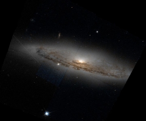 Галактика NGC 4845 (wikipedia.org) Галактика NGC 4845 (wikipedia.org)