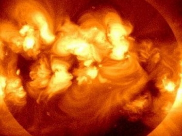 Солнце извергало на Землю раскаленные вещества (Изображение — earthsky.org) Солнце извергало на Землю раскаленные вещества (Изображение — earthsky.org)