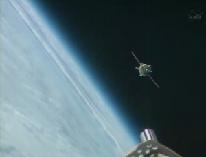 Приближение Союза к станции (space.com) Приближение Союза к станции (space.com)