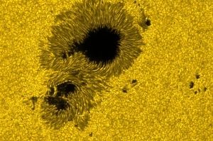 Группа солнечных пятен (wikipedia.org)