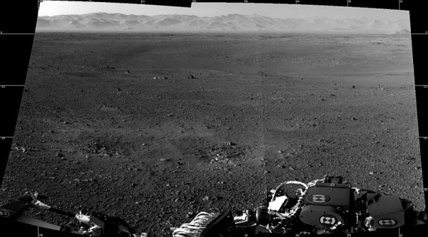 Вид на дно и край кратера Гейла (wikipedia.org)