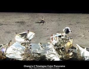 Луноход удаляется от спускаемого модуля (universetoday.com) Луноход удаляется от спускаемого модуля (universetoday.com)