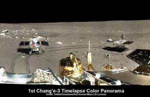 Панорама, снятая спускаемым модулем, показывает продвижение лунохода (universetoday.com)