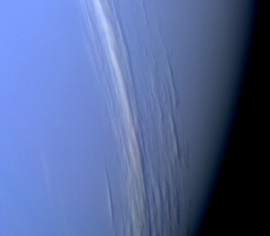 Рельеф облаков Нептуна, изображение получено Вояджером (wikipedia.org)