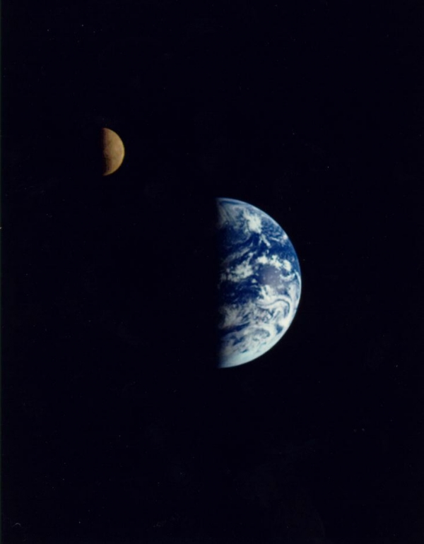 Луна оказывает на Землю стабилизирующее воздействие (space.com)