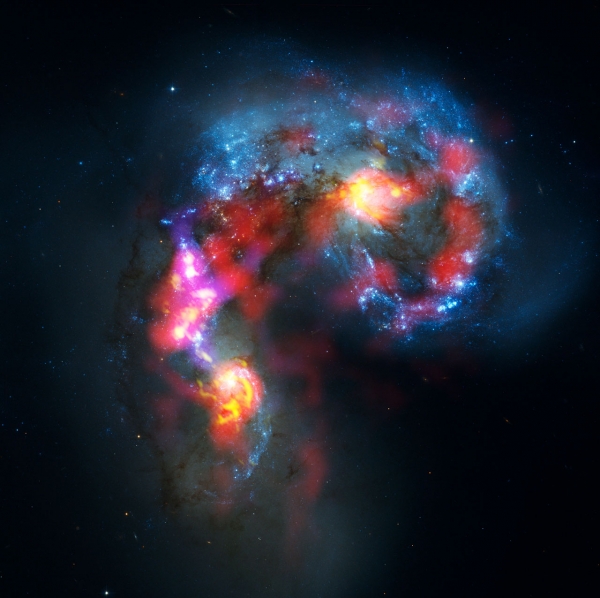 Галактики Антенн. Изображение составлено из данных ALMA и Хаббла (eso.org)