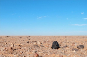 Один из обломков в пустыне Судана (sciencedaily.com) Один из обломков в пустыне Судана (sciencedaily.com)