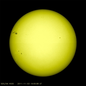 Пятно, снятое зондом SDO (space.com) Пятно, снятое зондом SDO (space.com)