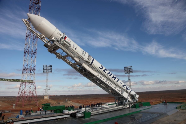 Подъем ракеты-носителя Зенит (space.com) Подъем ракеты-носителя Зенит (space.com)