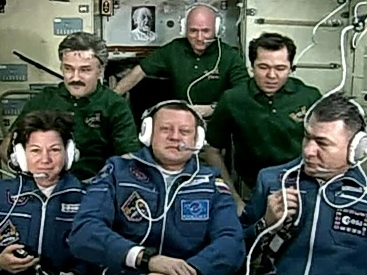Экипаж МКС на связи (Фото — news.es.com) Экипаж МКС на связи (Фото — news.es.com)