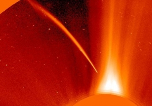 Комета семейства Крейца, приближающаяся к Солнцу на снимке SOHO (wikipedia.org)