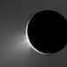 Энцелад, небольшая луна рядом с гигантом-Сатурном, оказывает на него значительное влияние.